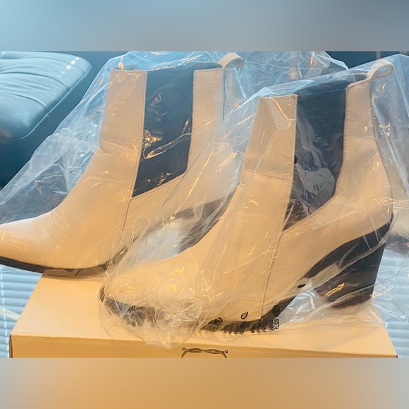 Depp London Shoes - SOLD • SOLD Depp London Wide Fit Pointed Western Boots in White Leather